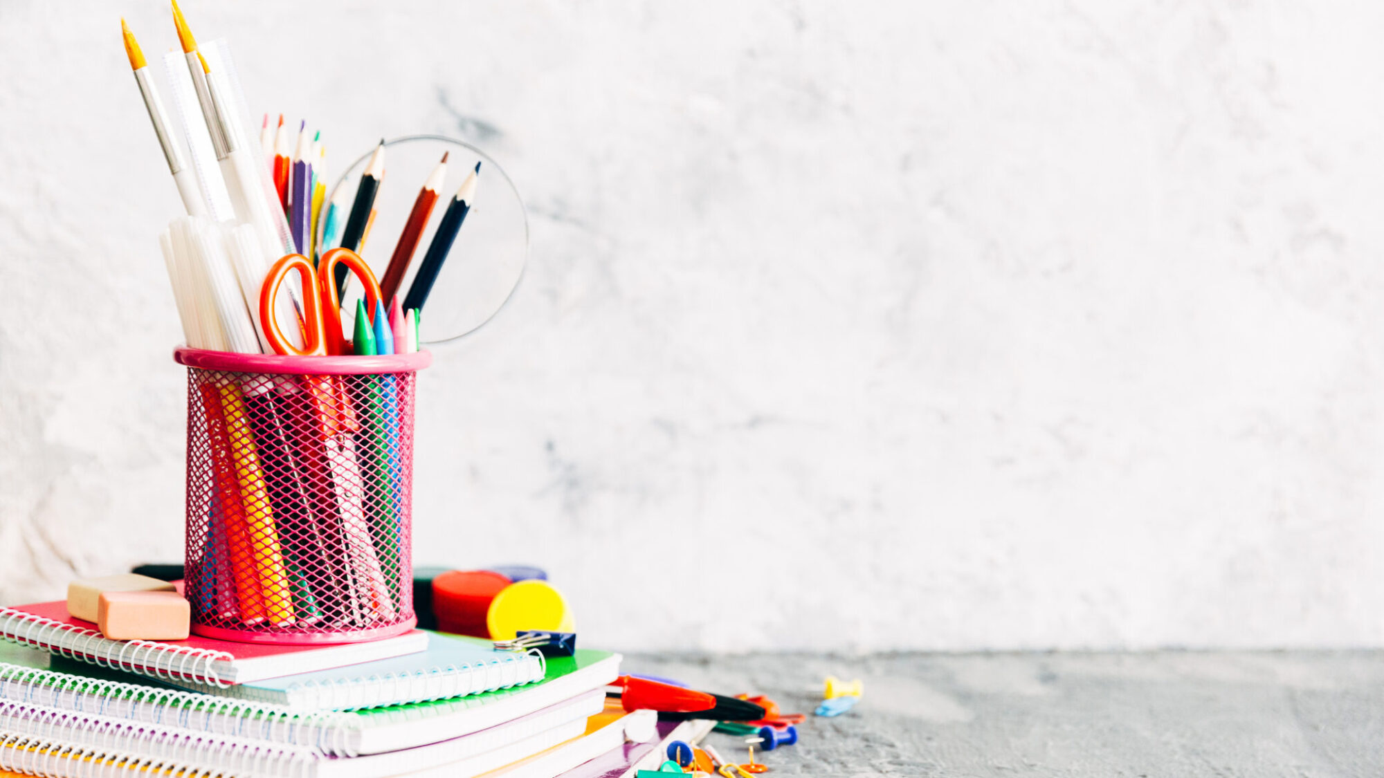 Poupar no regresso às aulas no material escolar