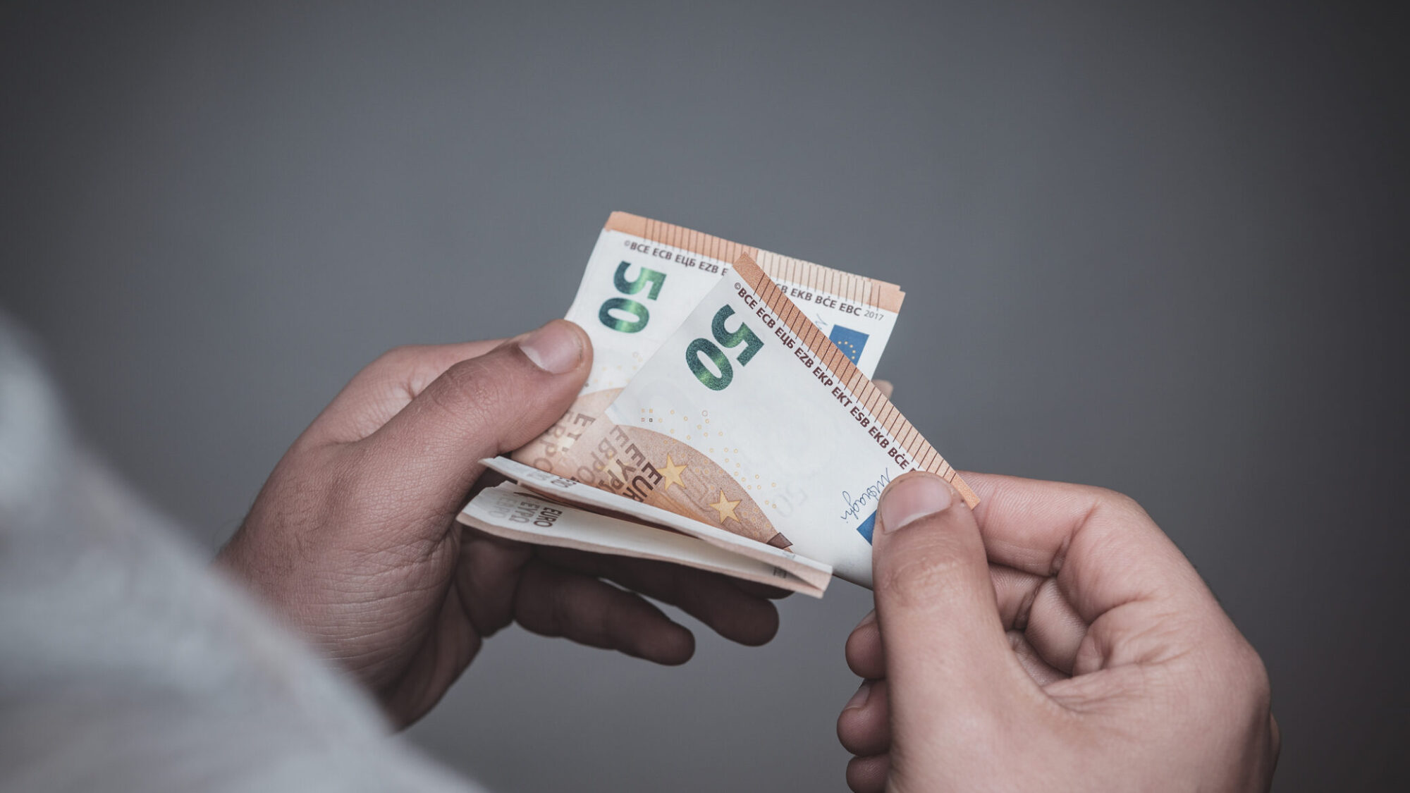 Apoios do Estado 2024: Se recebe o salário mínimo conheça os apoios existentes